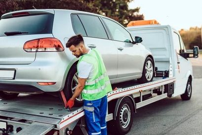 Six Things to Consider Before Calling a Towing Service